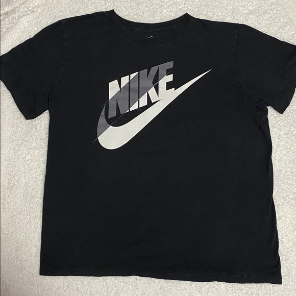 Nike Other - Nike Mens size large black short sleeve tee shirt with “Nike” print ¥